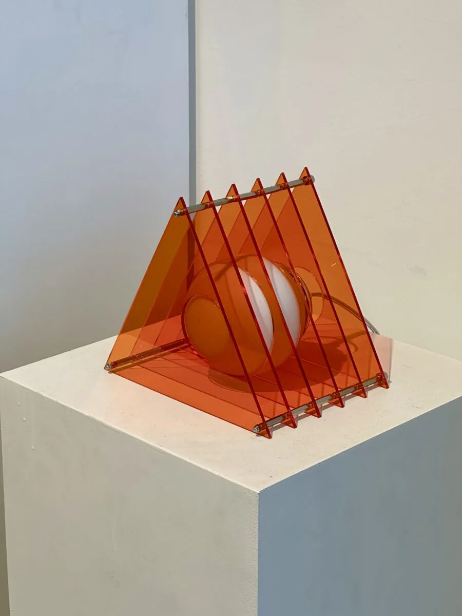 Lámpara Infinite Triangular Chica, otra vista