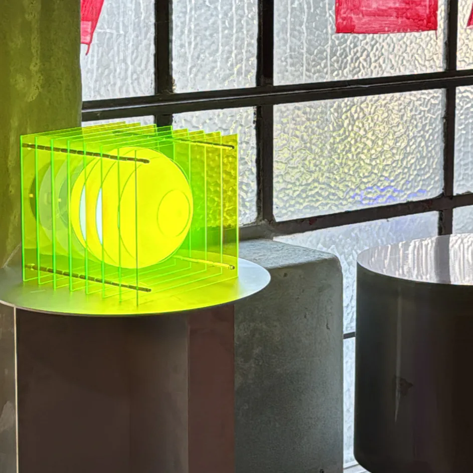 Lámpara Infinite Verde Flúo Edición Limitada, otra vista